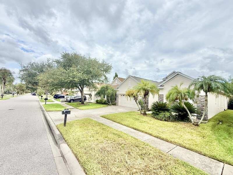 9512 Greenpointe Dr - Photo 4 of 32