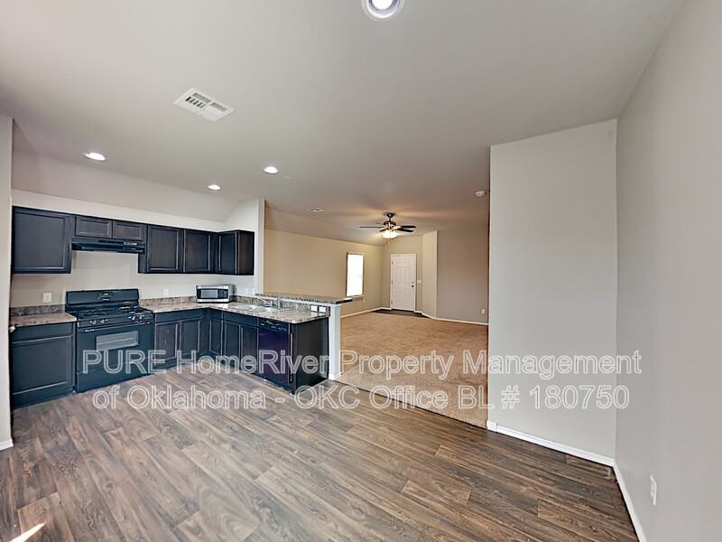 9304 Nw 70th St - Photo 5 of 20