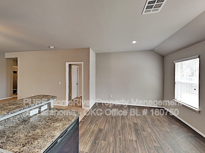 9304 Nw 70th St - Photo 6 of 20