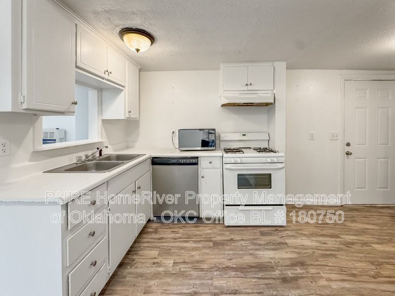 5109 N College Ave - Photo 3 of 21