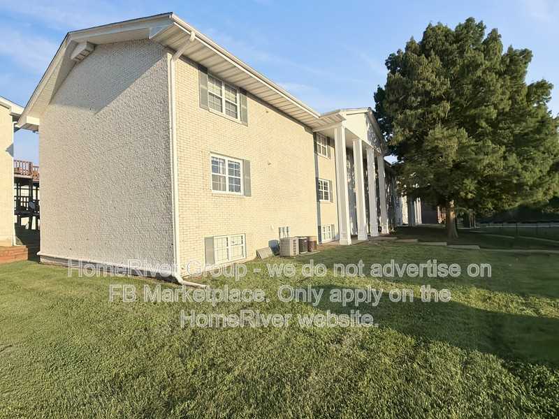 1646 Towne Dr #C - Photo 3 of 18