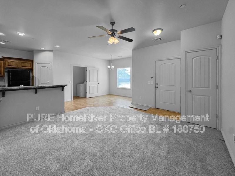 909 Sw 92nd St - Photo 3 of 18