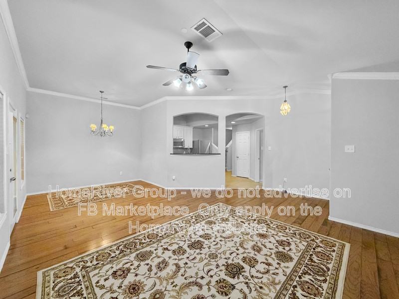 1175 Sophia St - Photo 4 of 22