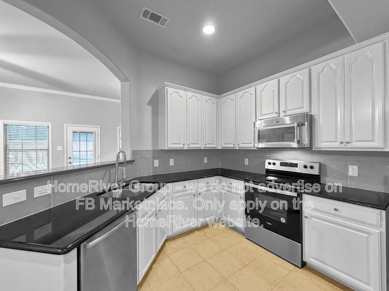 1175 Sophia St - Photo 7 of 22