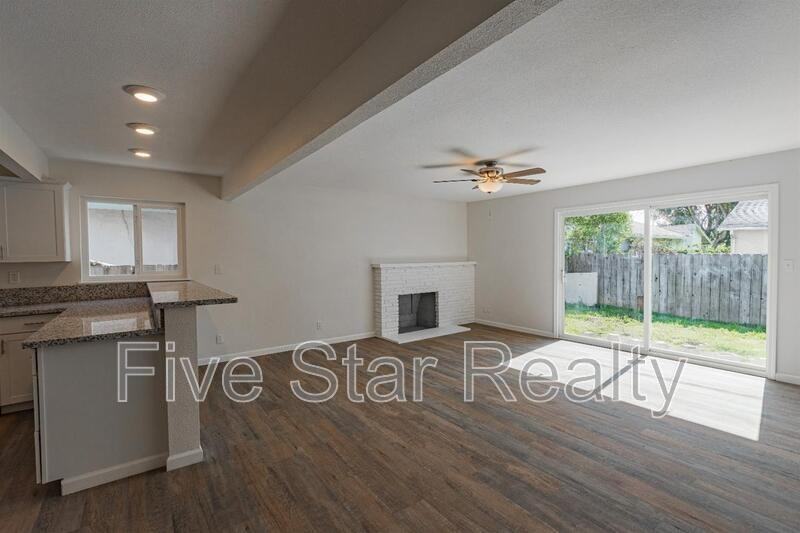 1734 Harris St - Photo 3 of 12