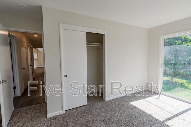 1734 Harris St - Photo 6 of 12
