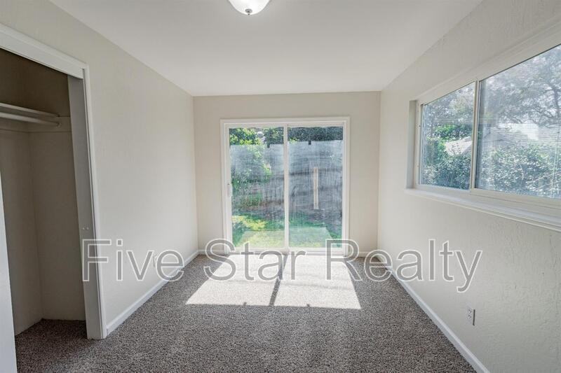 1734 Harris St - Photo 7 of 12