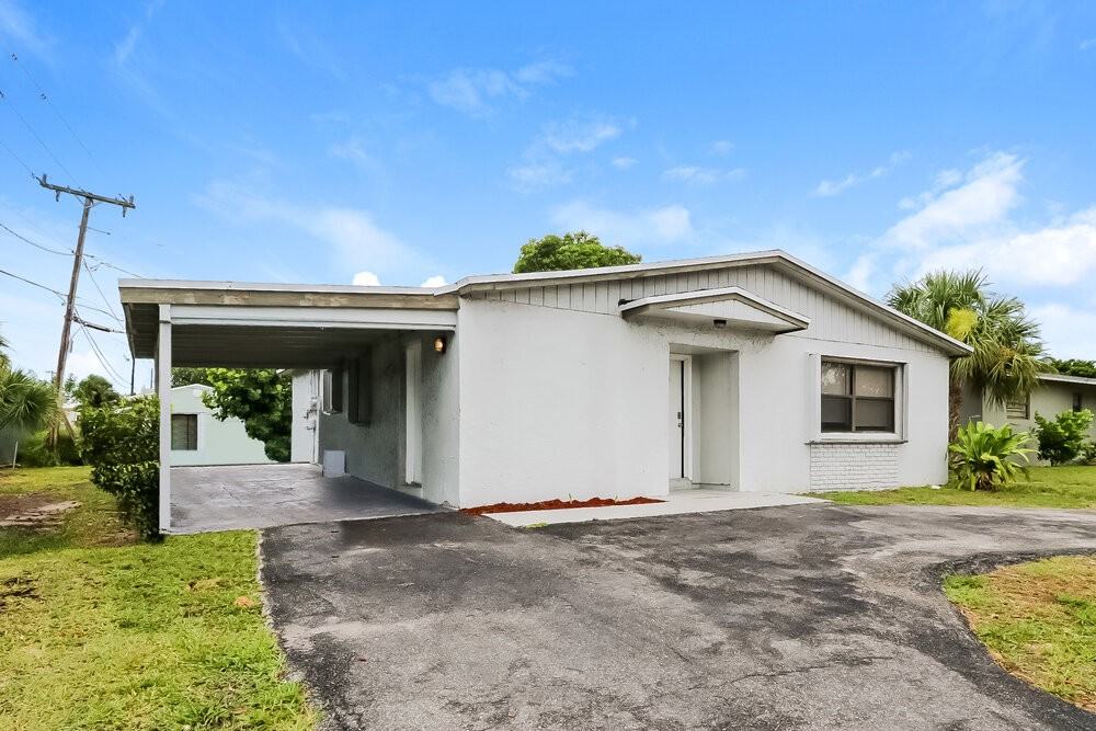1931 N Seacrest Blvd - Photo 3 of 16