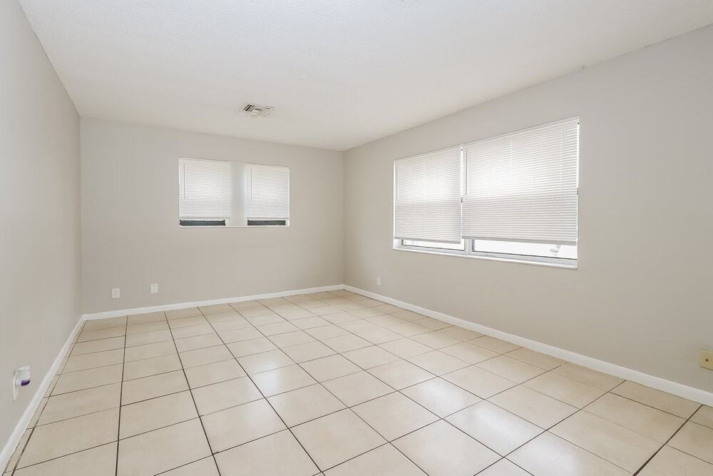 1931 N Seacrest Blvd - Photo 6 of 16