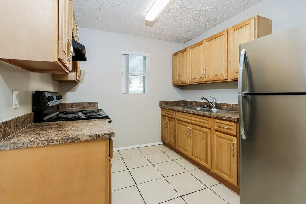 1931 N Seacrest Blvd - Photo 7 of 16