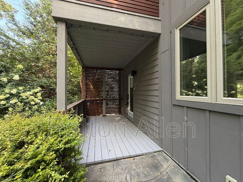 92 Hibriten Dr - Photo 2 of 34