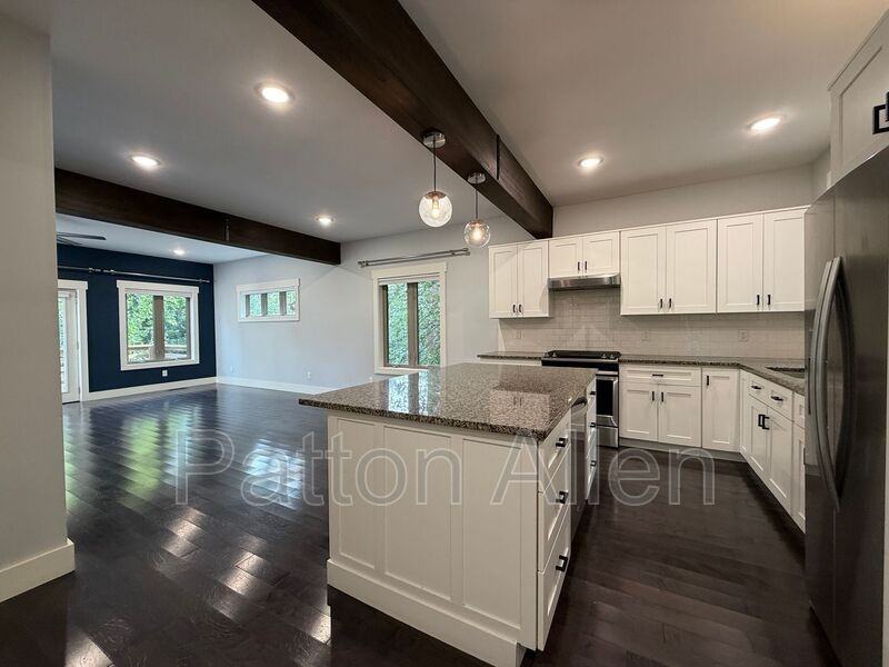 92 Hibriten Dr - Photo 4 of 34