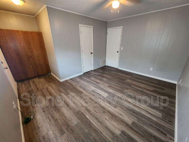 214 S 10th St #A - Photo 3 of 5