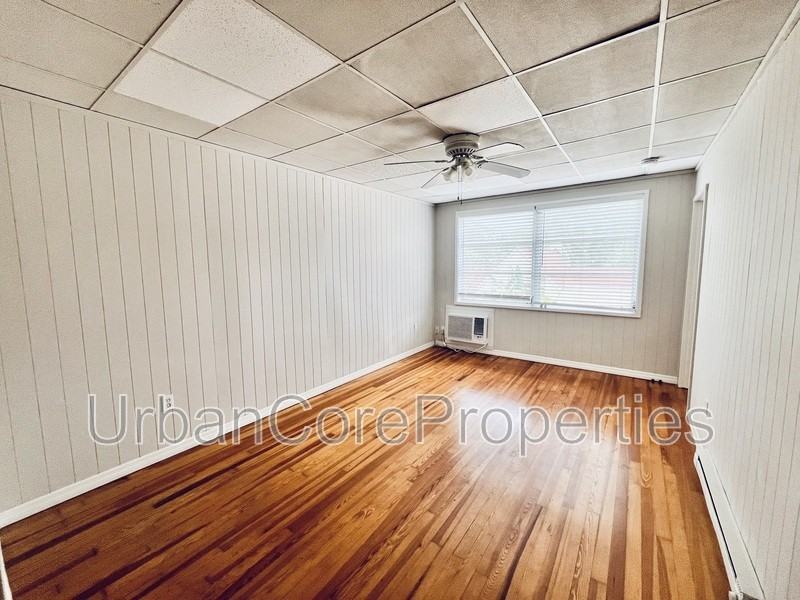 1233 Oak St Ne #7 - Photo 2 of 9
