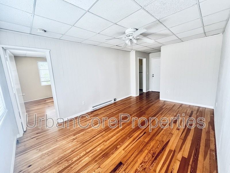 1233 Oak St Ne #7 - Photo 3 of 9