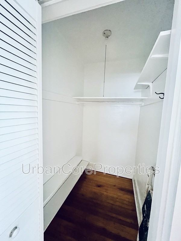 1233 Oak St Ne #7 - Photo 4 of 9