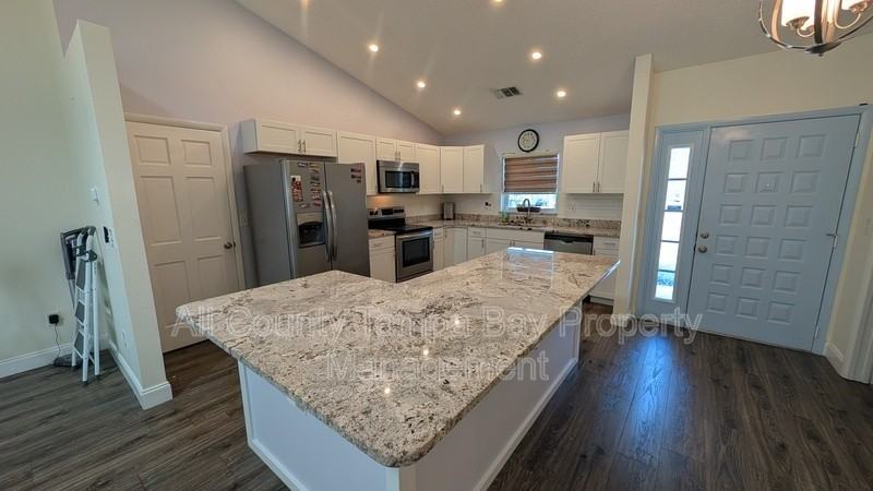 1731 Union St - Photo 3 of 49