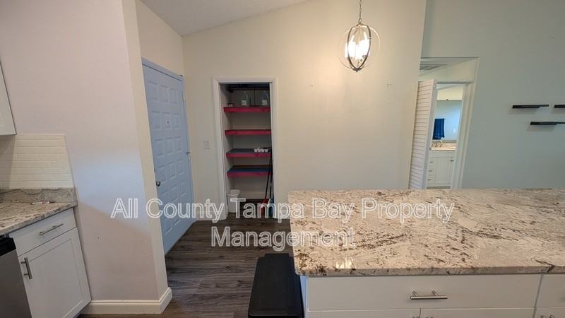 1731 Union St - Photo 6 of 49