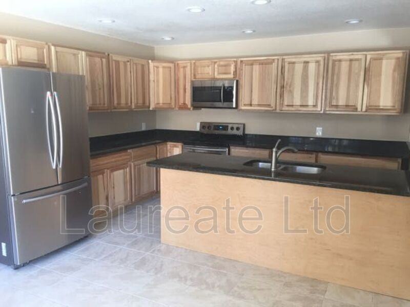 2072 S Oakland St - Photo 3 of 11