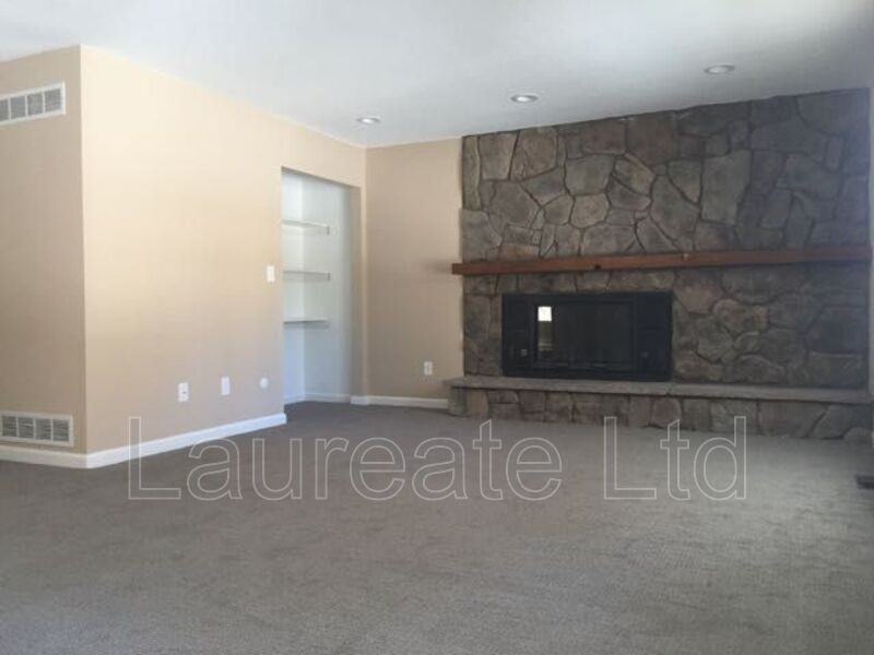 2072 S Oakland St - Photo 5 of 11