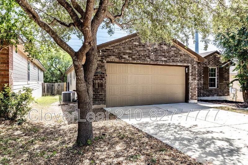 2218 York Bnd - Photo 2 of 33