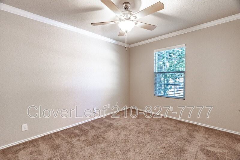 2218 York Bnd - Photo 7 of 33