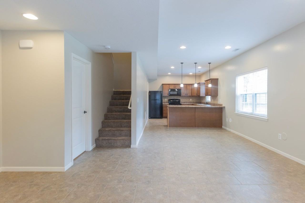 1337 W Broadway - Photo 3 of 46