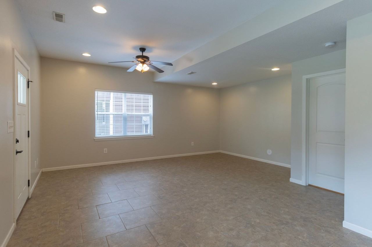 1337 W Broadway - Photo 4 of 46