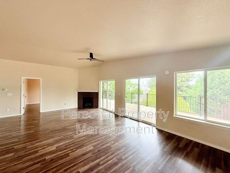 1710 Lincoln Ave - Photo 4 of 23