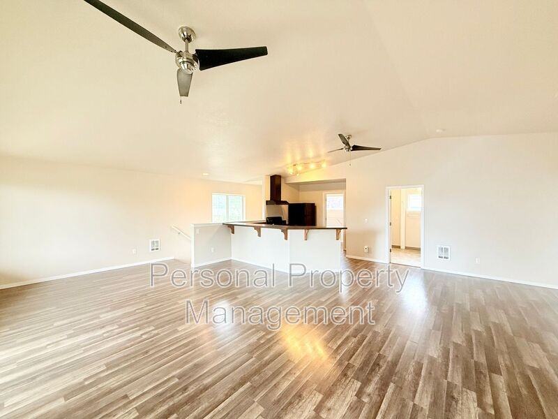 1710 Lincoln Ave - Photo 5 of 23