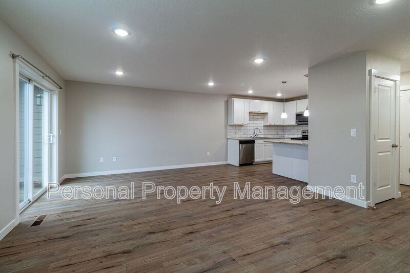 3810 Kauffman Ave - Photo 3 of 17