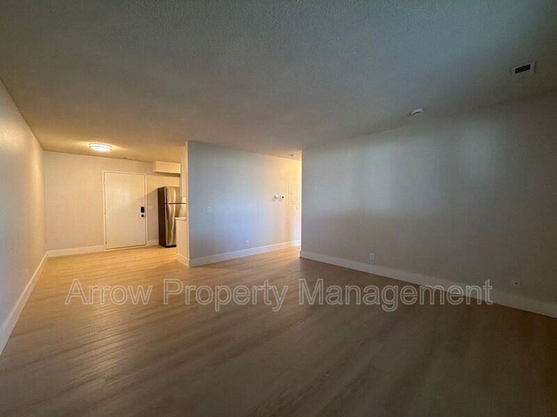 515 W Saunders Ave #2 - Photo 5 of 16