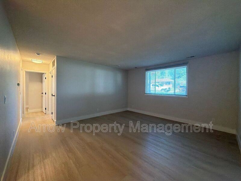 515 W Saunders Ave #2 - Photo 6 of 16