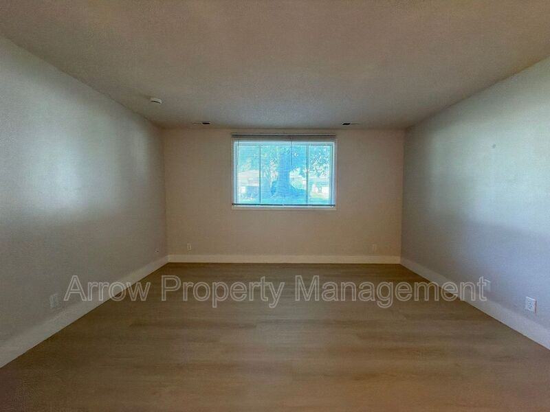 515 W Saunders Ave #2 - Photo 7 of 16