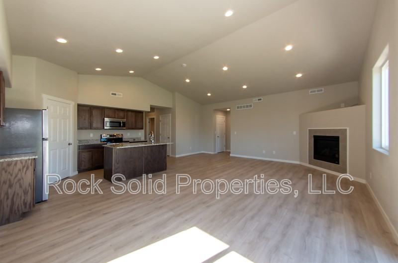 1308 Rabbit Brush Trl - Photo 3 of 32