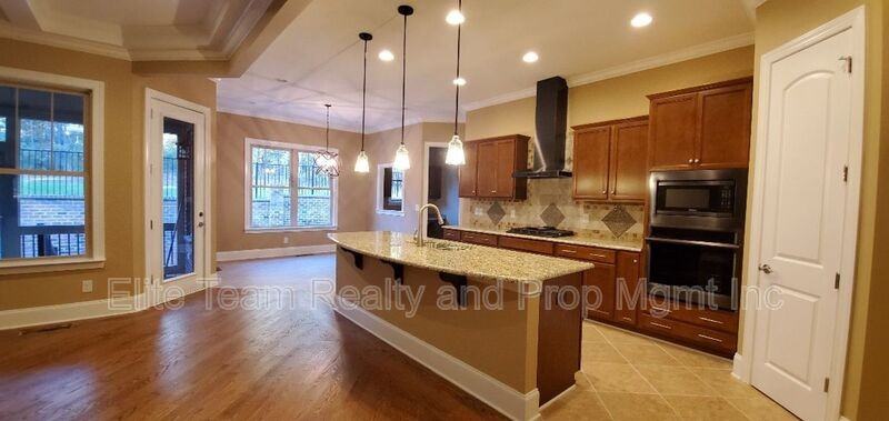 550 Cottonfield Cir - Photo 3 of 36