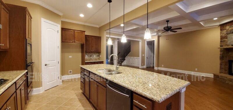 550 Cottonfield Cir - Photo 4 of 36