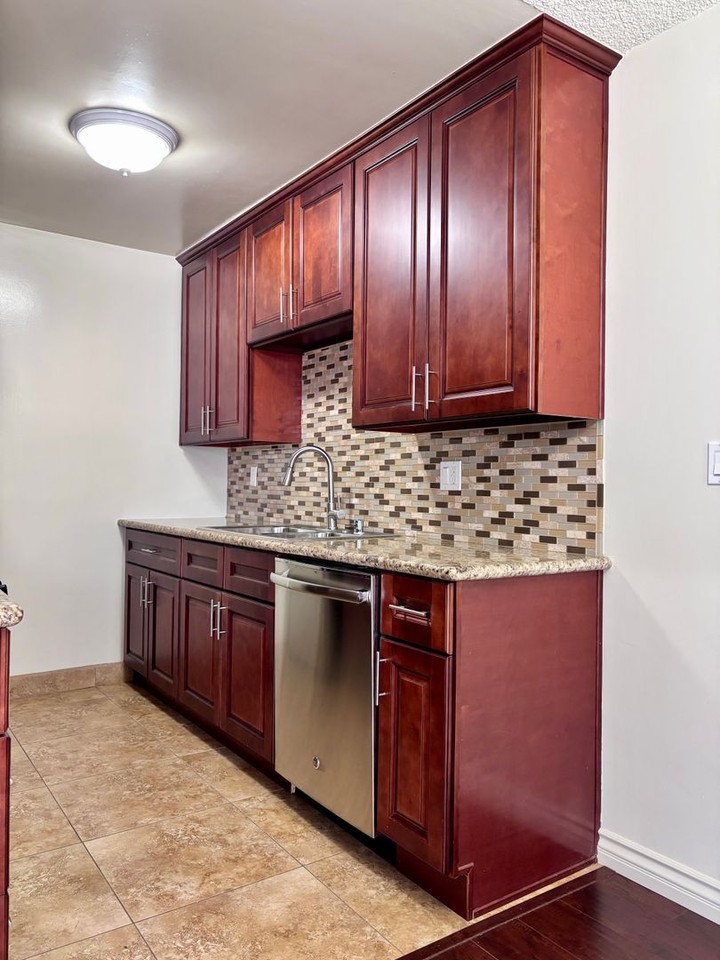 519 N. Hayworth Ave. - Photo 4 of 32