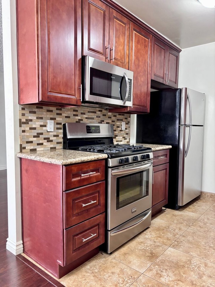 519 N. Hayworth Ave. - Photo 5 of 32