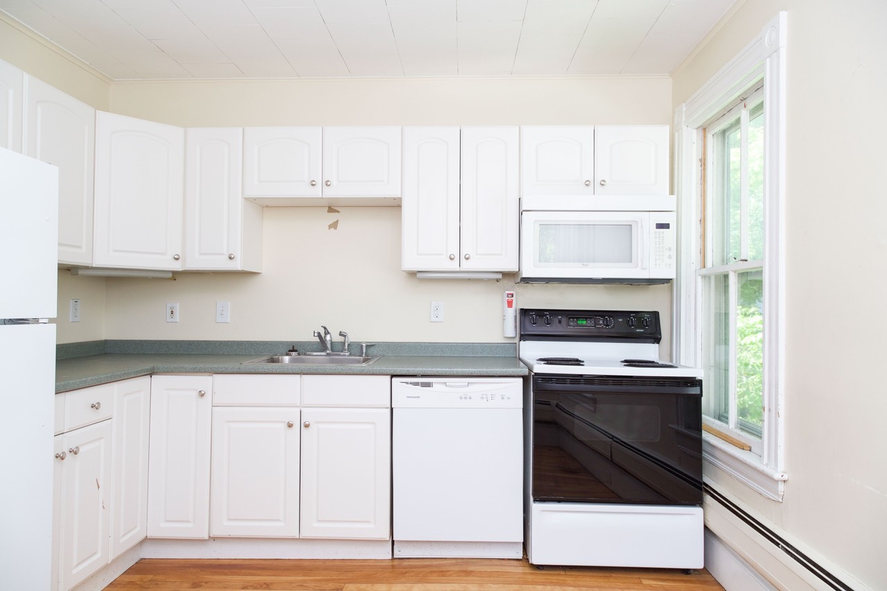55 Loomis Street #A - Photo 4 of 14