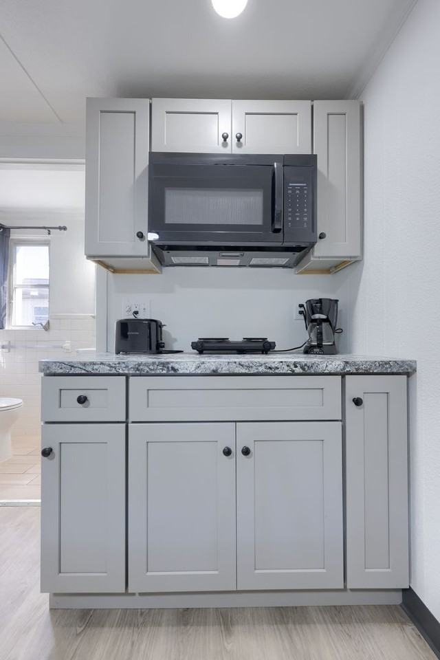 Beautiful Furnished Private Efficiency Suites with Bath for Rent. - Photo 2 of 40