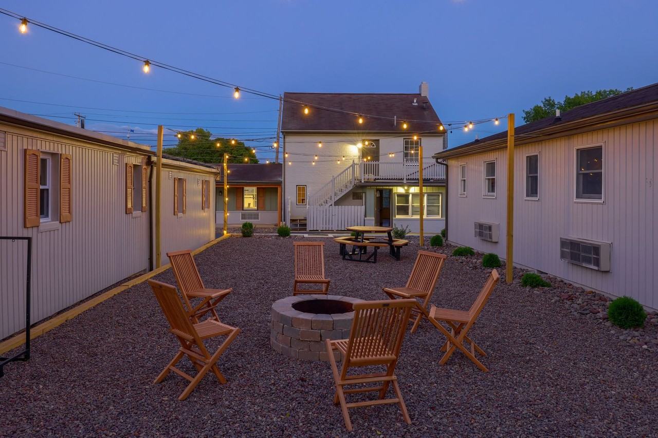 Beautiful Furnished Private Efficiency Suites with Bath for Rent. - Photo 6 of 40
