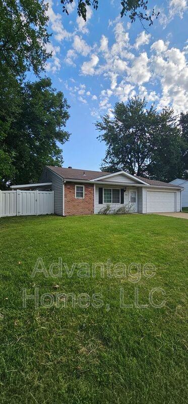 9926 W 88th Ter - Photo 2 of 33