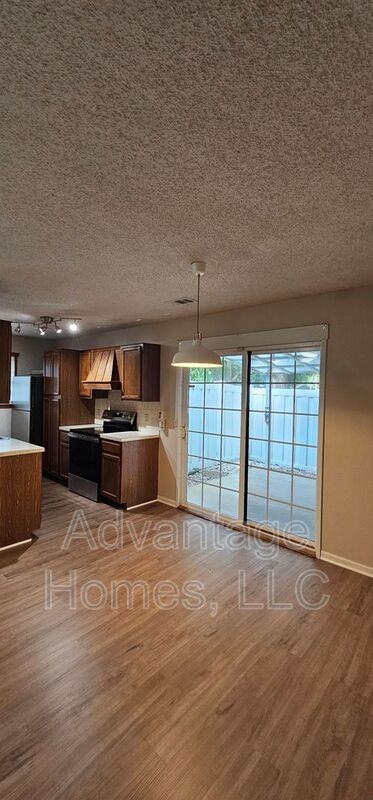 9926 W 88th Ter - Photo 7 of 33