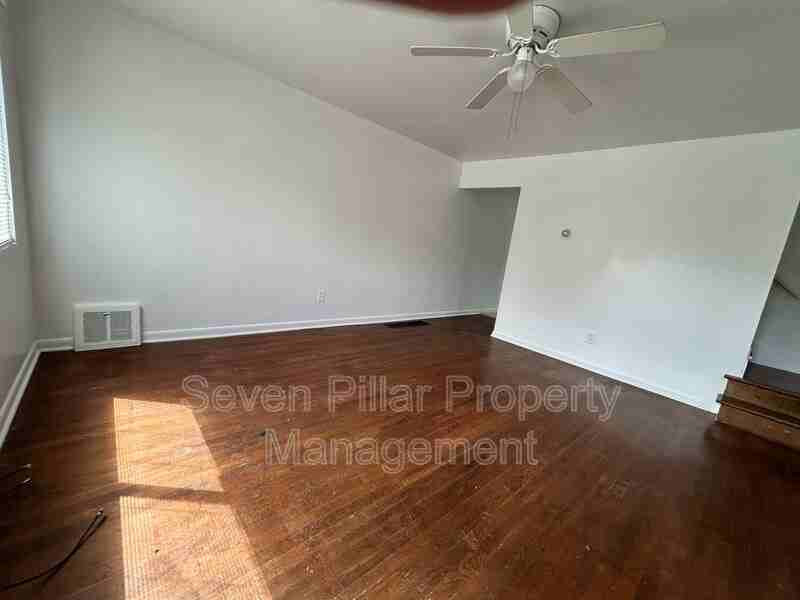 339 S Napoleon Ave - Photo 2 of 32