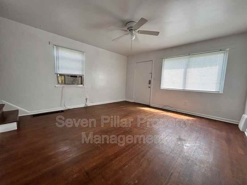 339 S Napoleon Ave - Photo 3 of 32