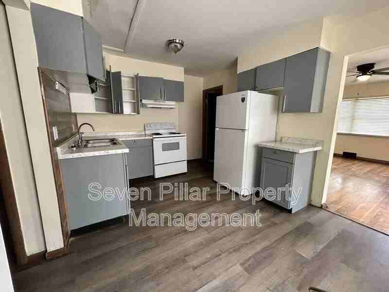 323 S Napoleon Ave - Photo 5 of 27