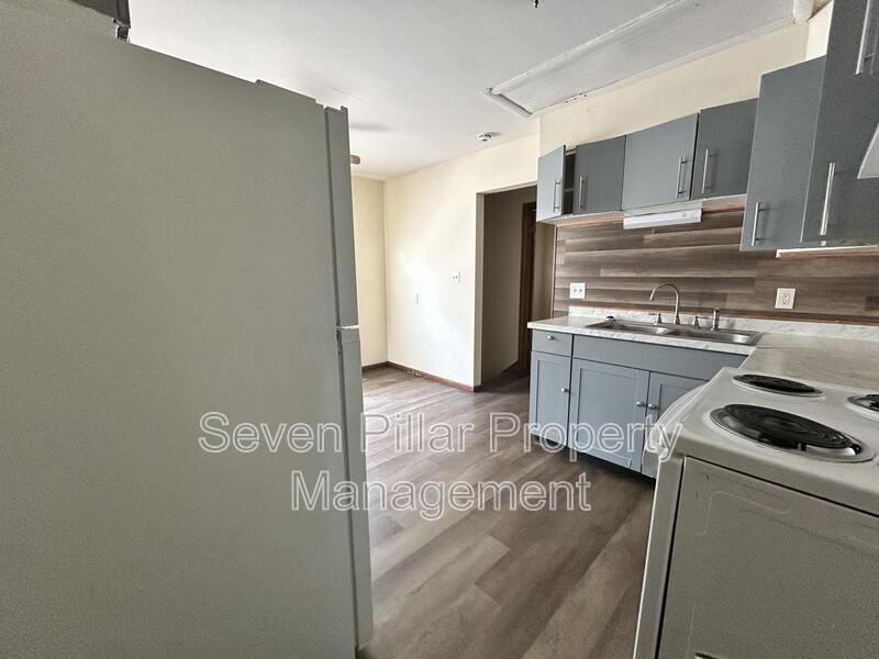 323 S Napoleon Ave - Photo 7 of 27