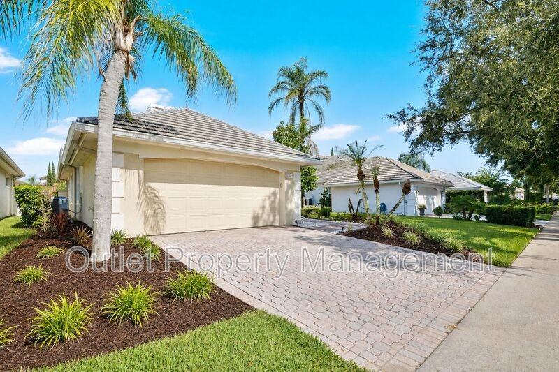 10842 Woodchase Cir - Photo 2 of 43