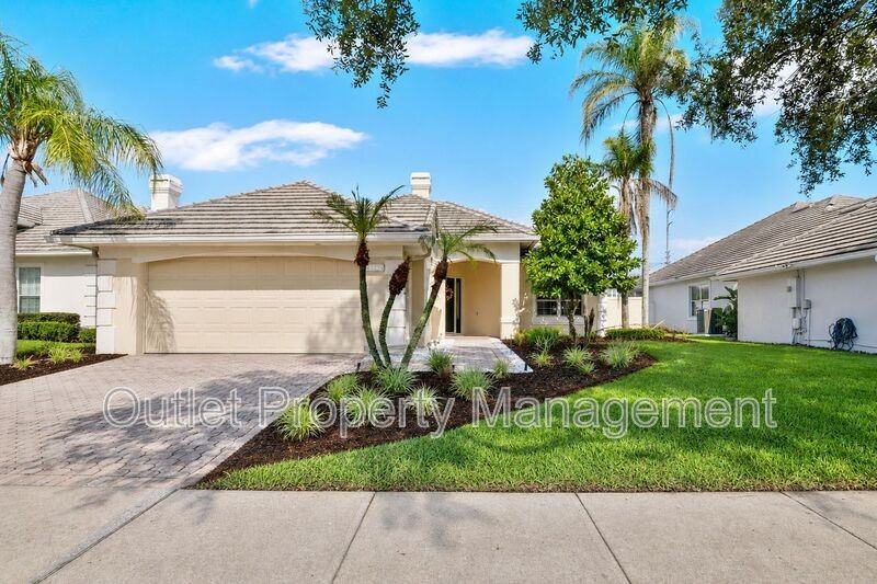 10842 Woodchase Cir - Photo 4 of 43